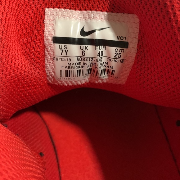 Like new Nike basketball shoes red and black - Picture 4 of 4